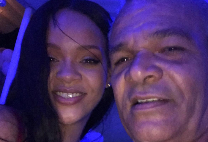 Rihanna 起诉父亲侵犯自己的商标权，并滥用女儿的名号大肆敛财