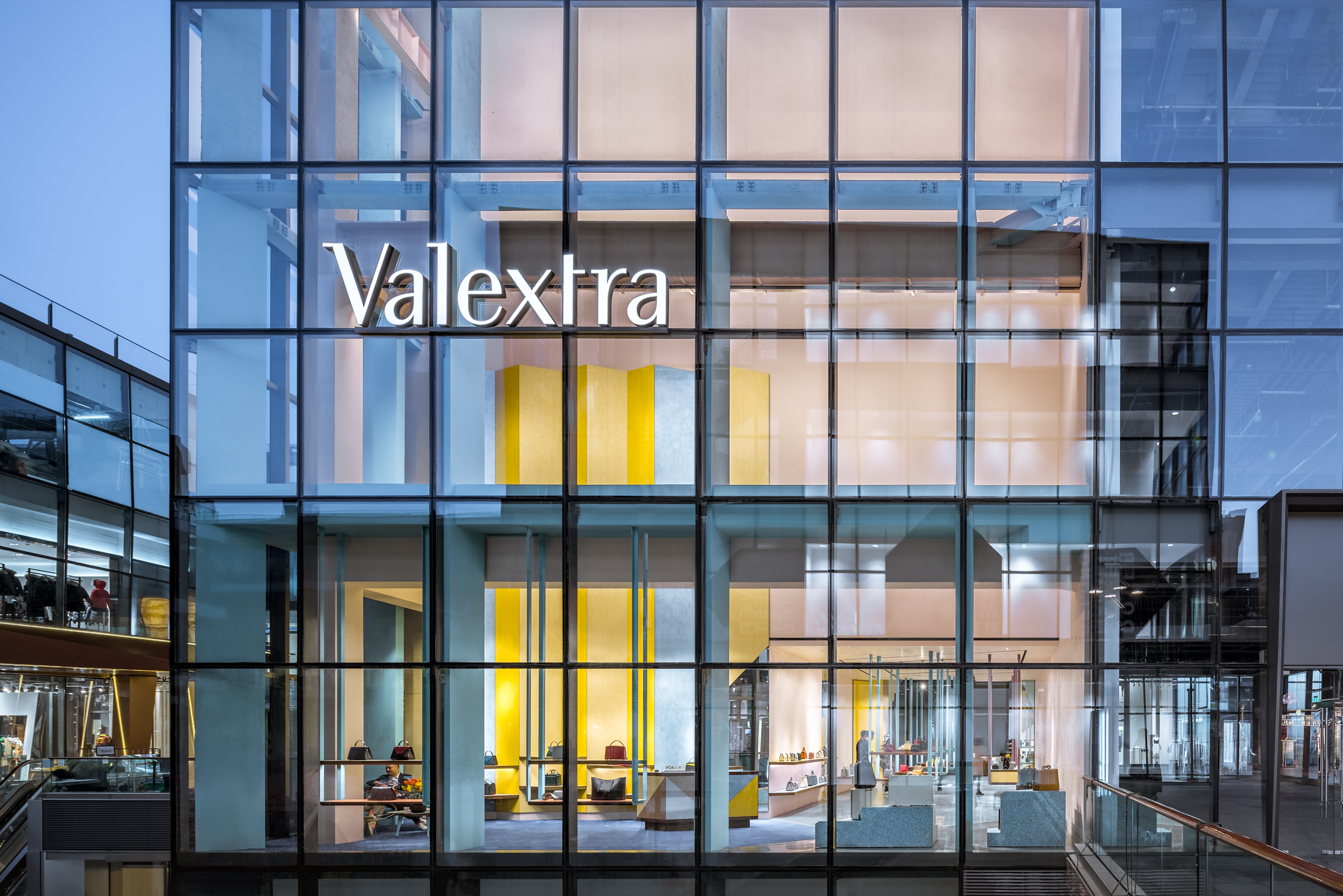 奢侈品不能偷工减料！我们要打造一个永留于世的品牌丨《华丽志》独家专访意大利顶级皮具品牌 Valextra 全球CEO