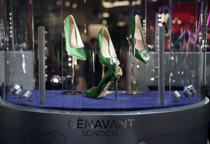 把珠宝穿在脚上！国际珠宝鞋履高级定制品牌 Gènavant 与寺库达成战略合作，《华丽志》专访品牌创始人