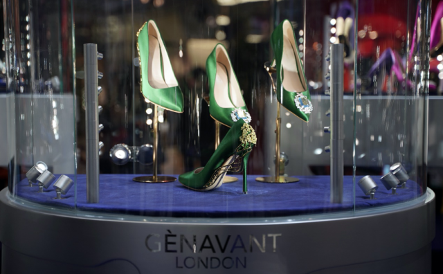 把珠宝穿在脚上！国际珠宝鞋履高级定制品牌 Gènavant 与寺库达成战略合作，《华丽志》专访品牌创始人