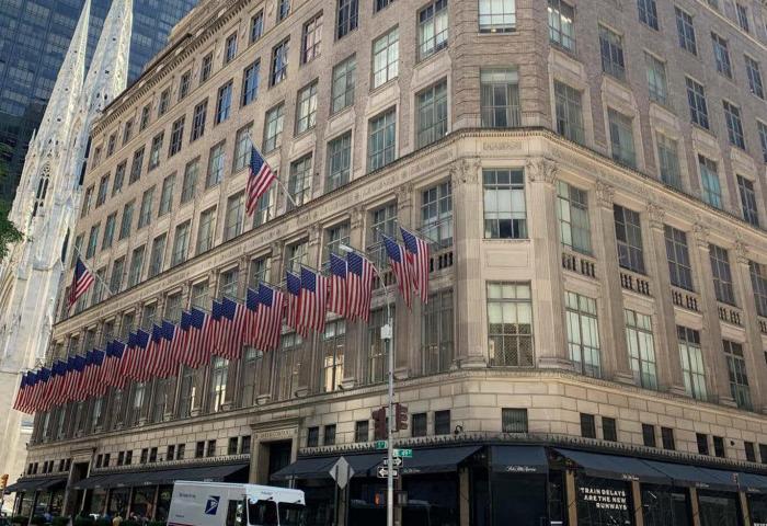 纽约Saks Fifth Avenue旗舰店房产最新估值16亿美元，相比五年前缩水近60%