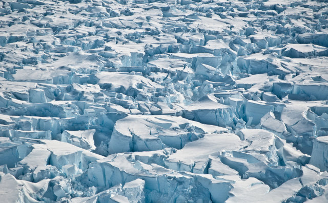 南极北极豪华邮轮火爆非常，随之而来的环保问题不容忽视