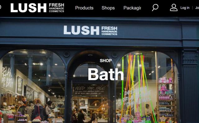 英国天然美妆品牌 Lush 门店为顾客提供免费洗手服务