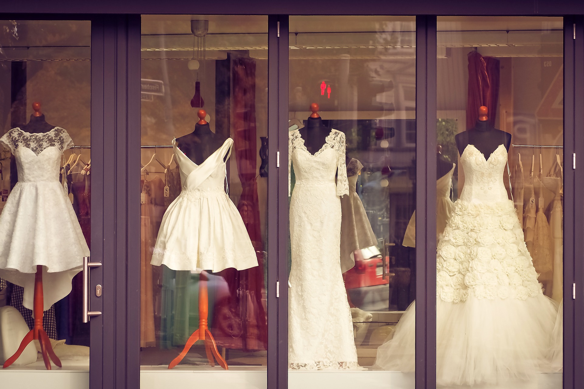 婚纱可以有“九条命”！租赁、捐赠、转卖等成为婚纱行业新热点