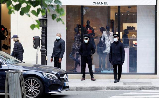 巴黎众多奢侈品门店恢复营业，店内光景与以往大不同