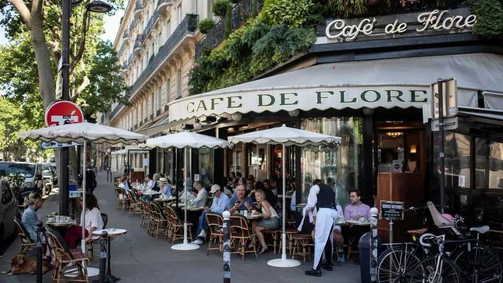 巴黎放松管制政策：餐厅和咖啡馆可以在人行道添置额外桌椅用于营业