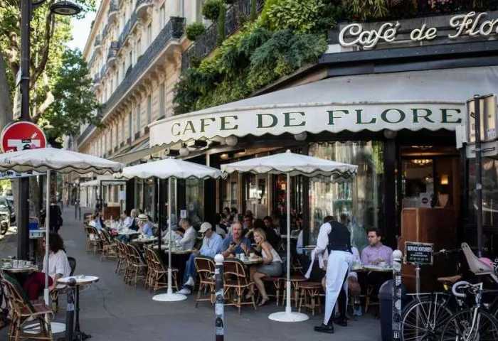 巴黎放松管制政策：餐厅和咖啡馆可以在人行道添置额外桌椅用于营业