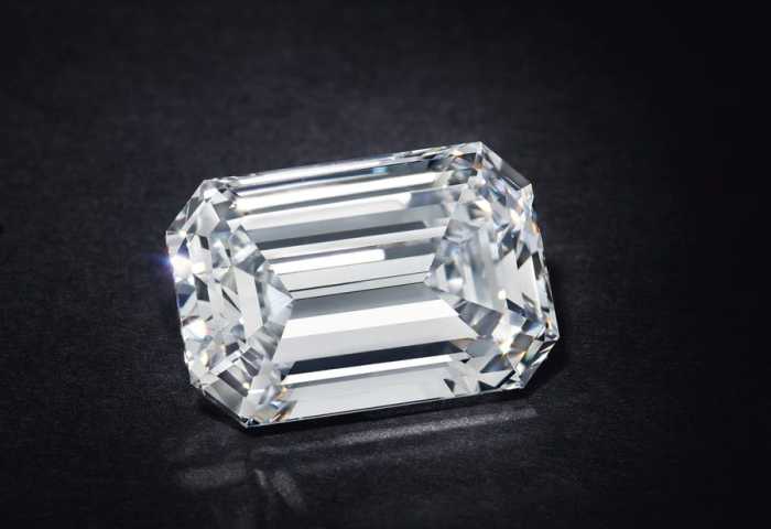 佳士得创线上钻石拍卖最高记录：一颗28.86克拉钻石拍出211.5万美元