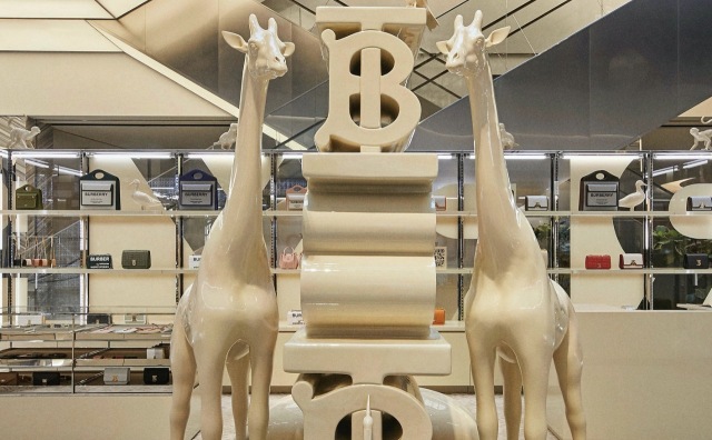  Burberry 动物主题快闪店进驻迪拜购物中心