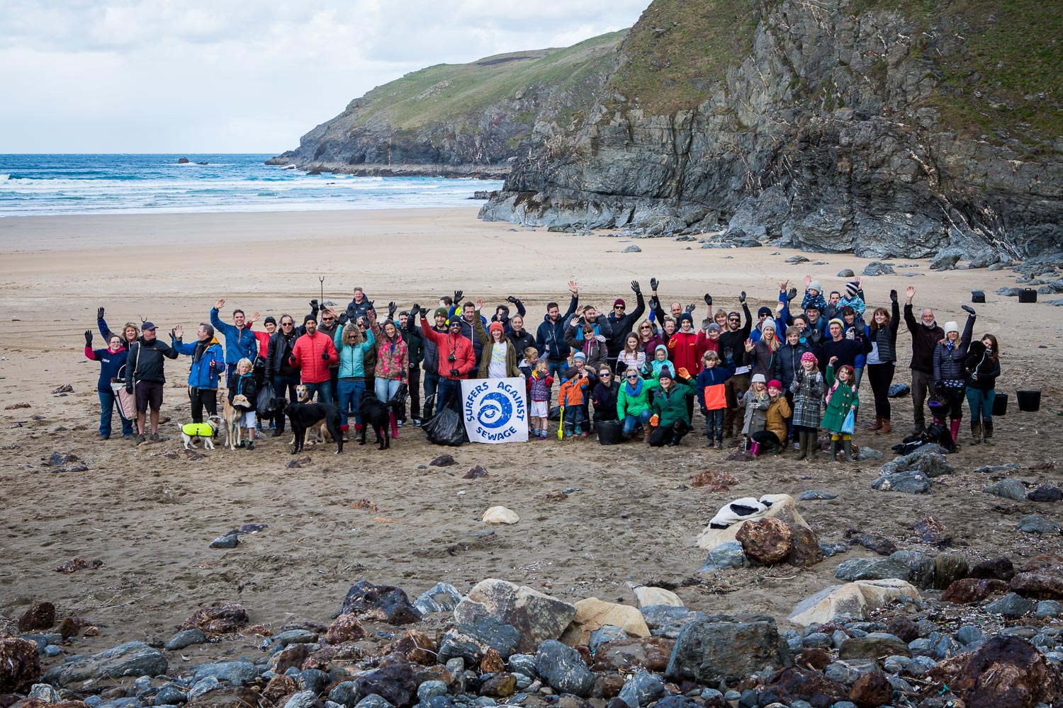 欧舒丹与海洋保护公益组织 Surfers Against Sewage 合作，为清除海洋中的塑料垃圾献力