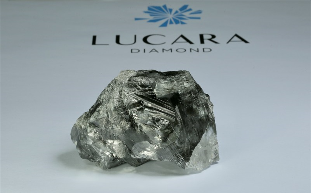 博茨瓦纳又出产了一颗上千克拉的巨型钻石原石，重达1174.76克拉
