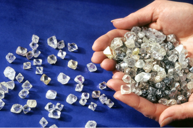 俄罗斯钻石生产巨头 Alrosa 运用“纳米标记”新技术实现钻石产品全周期追踪