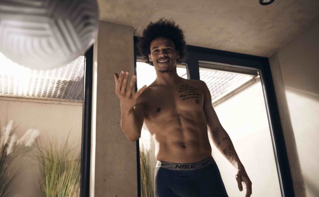 Nike 推出首个“Move to Zero”系列环保内衣，德国足球运动员萨内演绎最新广告