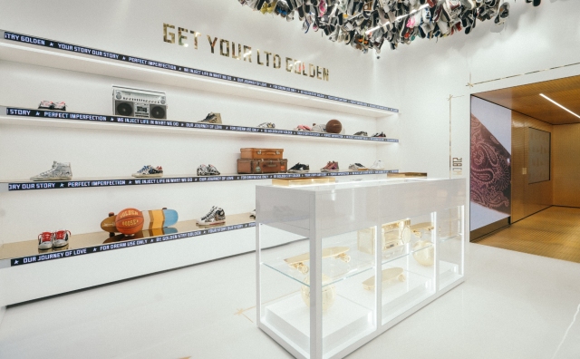 “一个创造对话的空间”：意大利轻奢潮鞋品牌 Golden Goose 在米兰开设全新概念店