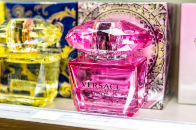 Capri 集团与 Versace品牌的香水授权制造商 EuroItalia 深化合作
