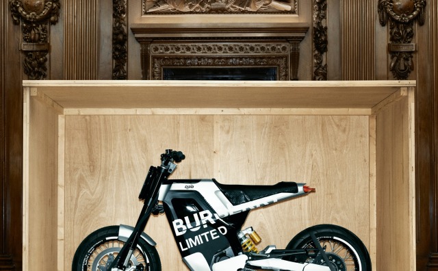 Burberry 携手法国独立摩托车制造商 DAB Motors，推出限量款电动摩托车
