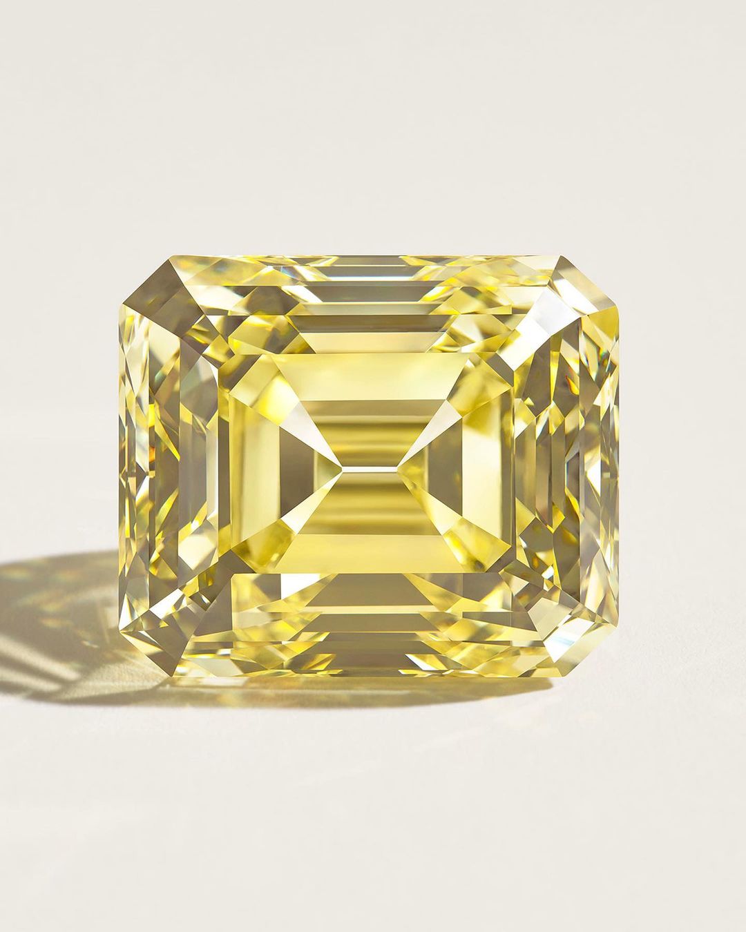 LVMH旗下珠宝品牌 Fred 展出“失而复得的” 101.67克拉的大黄钻