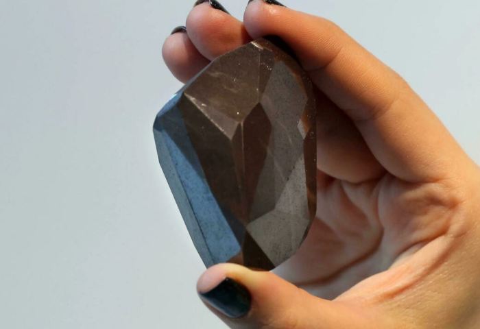 全球最大切割钻石在迪拜展出，重达555.55克