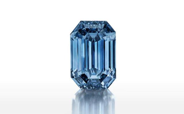 公开拍卖史上最大一颗蓝钻：De Beers Blue 以5750万美元的价格拍出