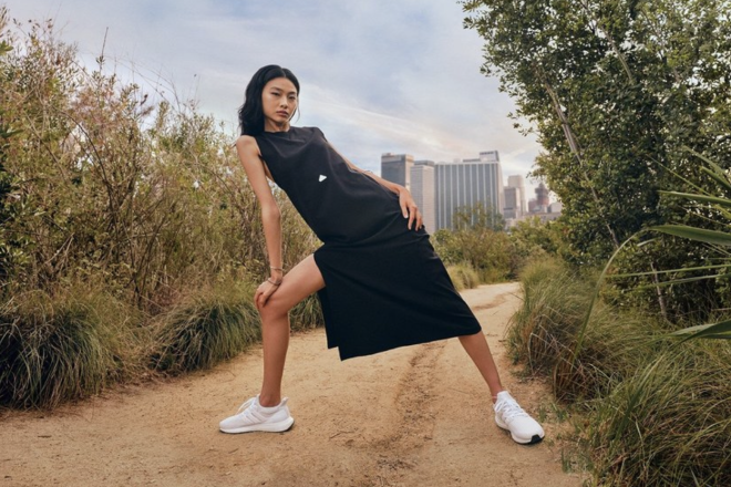 Adidas 推出主打舒适性的成衣胶囊系列，其中部分款式采用可回收材料制成