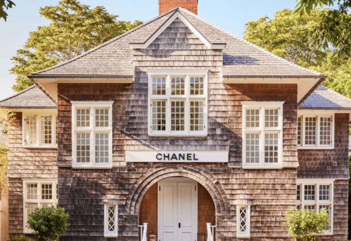 Chanel 在纽约东汉普顿的地标性建筑开设快闪精品店