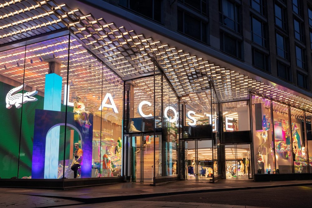 今年销售额预计达24亿欧元，Lacoste 在巴黎香榭丽舍大街开设全球最大旗舰店