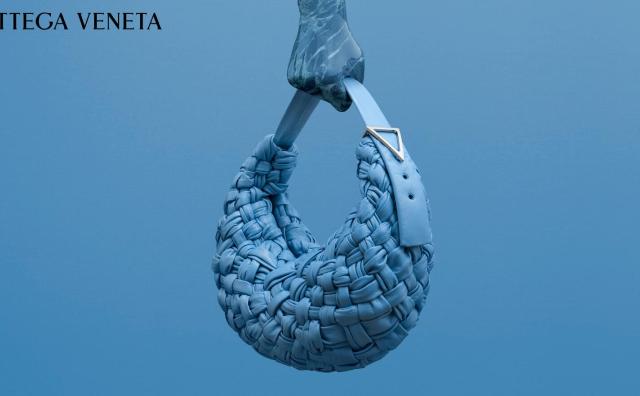Bottega Veneta 通过其官网出售品牌此前曾发布的产品