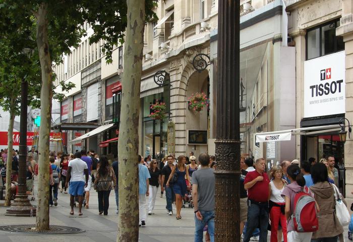 巴黎香榭丽舍大街客流翻倍，再度成为欧洲最具魅力商业街