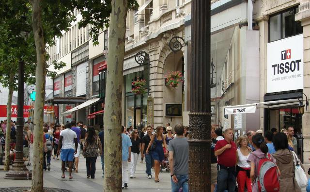 巴黎香榭丽舍大街客流翻倍，再度成为欧洲最具魅力商业街