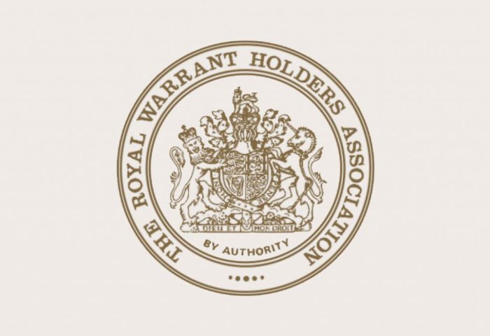 女王去世后，Burberry等800家英国王室授权供应商将需要重新申请认证