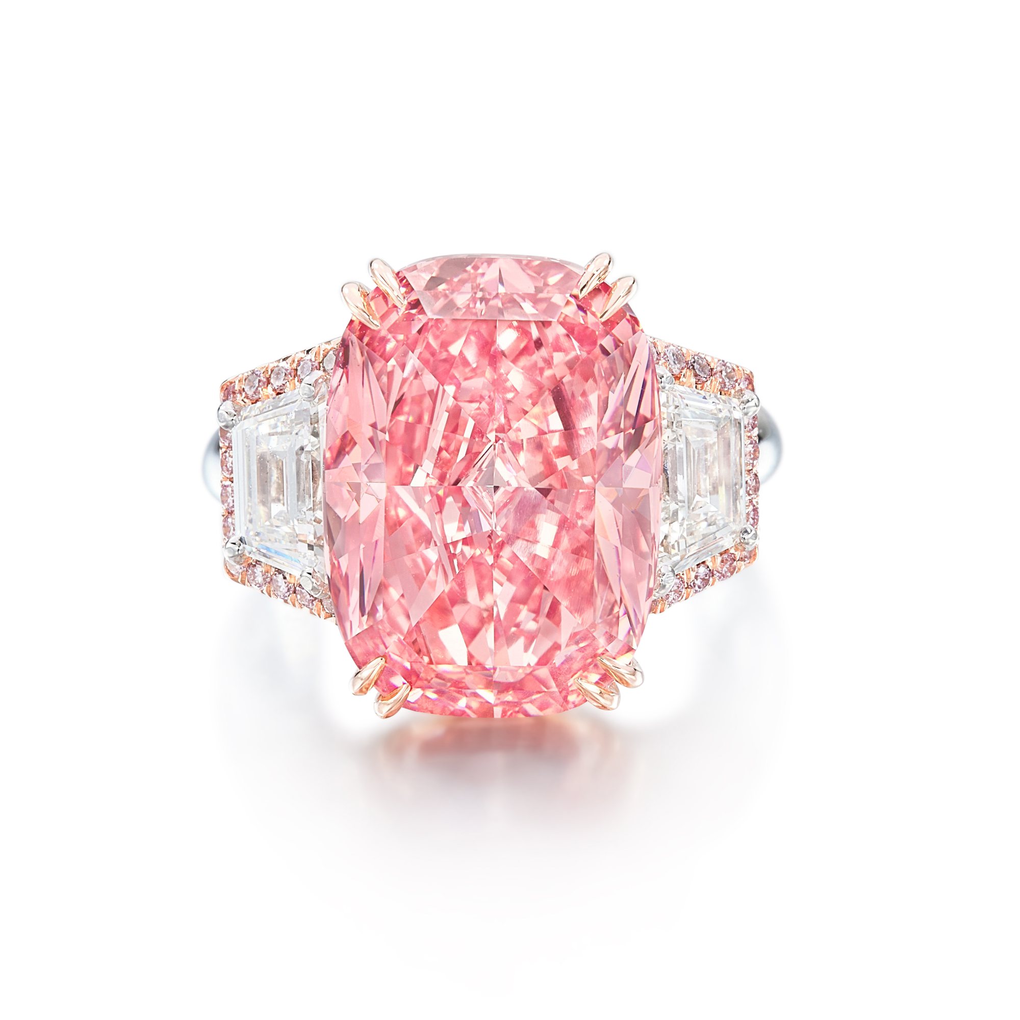 苏富比以4.5亿港元拍出一颗罕见艳彩粉钻，每克拉价格创历史最高纪录