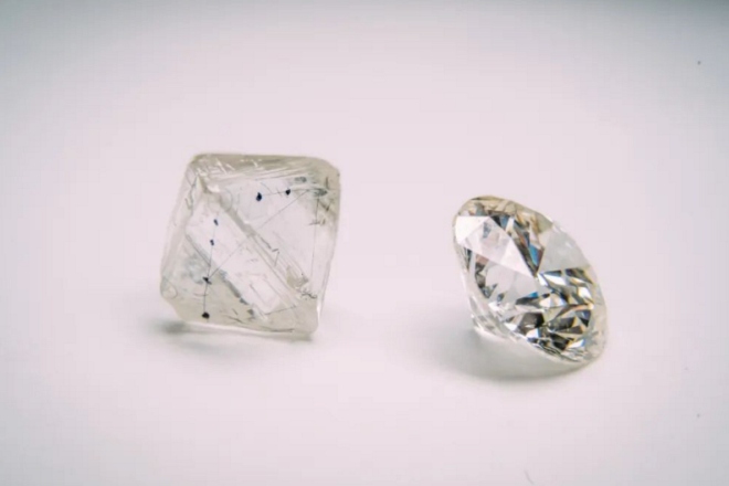 戴比尔斯最新报告：中国Z世代购买的钻石首饰中，品牌产品占79%