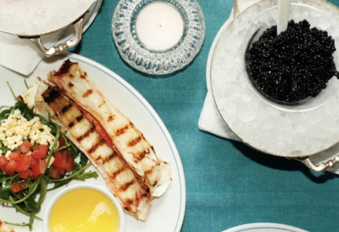 法国著名鱼子酱餐厅 Caviar Kaspia 进军时尚圈，发布定制滑雪板和羊绒服装