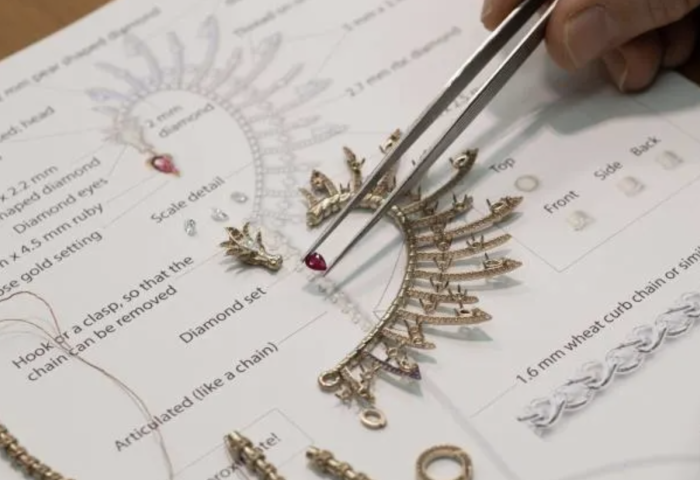 俄罗斯高级珠宝品牌 Fabergé 发布《权力的游戏》合作款高级珠宝系列首章作品“龙”