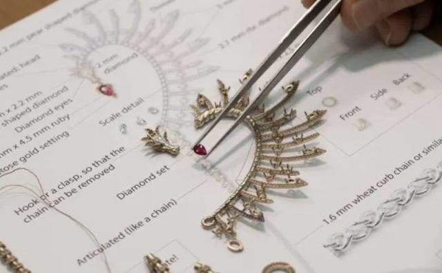 俄罗斯高级珠宝品牌 Fabergé 发布《权力的游戏》合作款高级珠宝系列首章作品“龙”