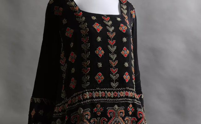 100年前出品的一件 CHANEL 刺绣束腰外衣以近百万元人民币的价格成交
