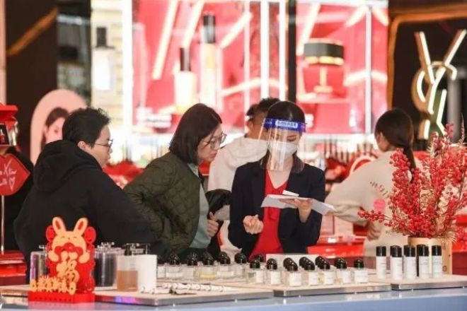 海南全省12家离岛免税店春节总销售额25.72亿元，全面超越2022年及2019年