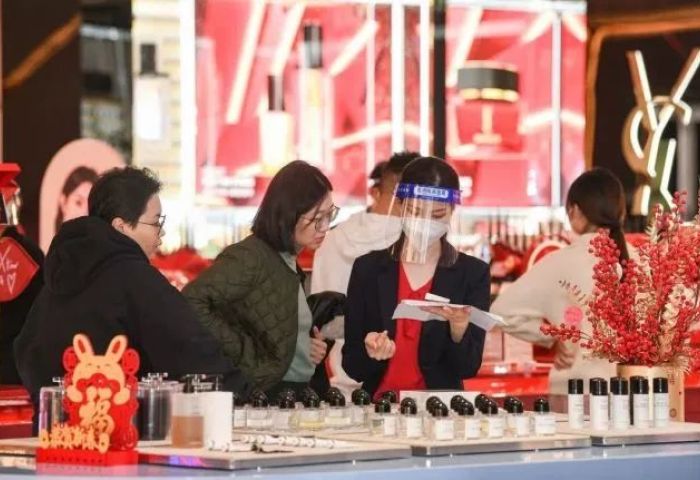 海南全省12家离岛免税店春节总销售额25.72亿元，全面超越2022年及2019年