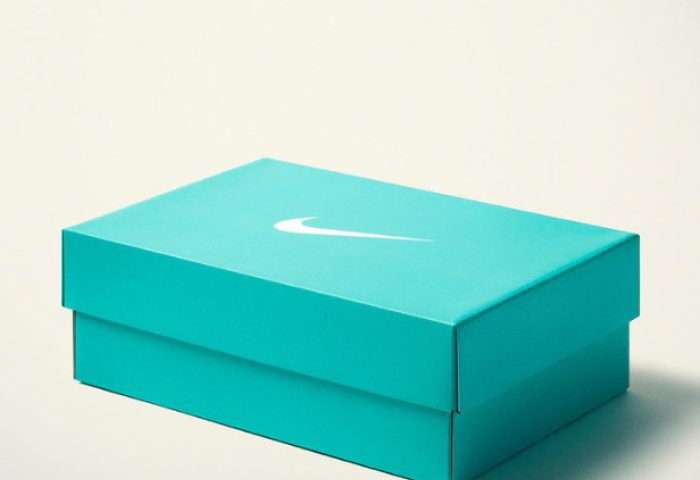 当 Nike 鞋盒染上蒂芙尼蓝，“跨界联名”打开了新的想象空间