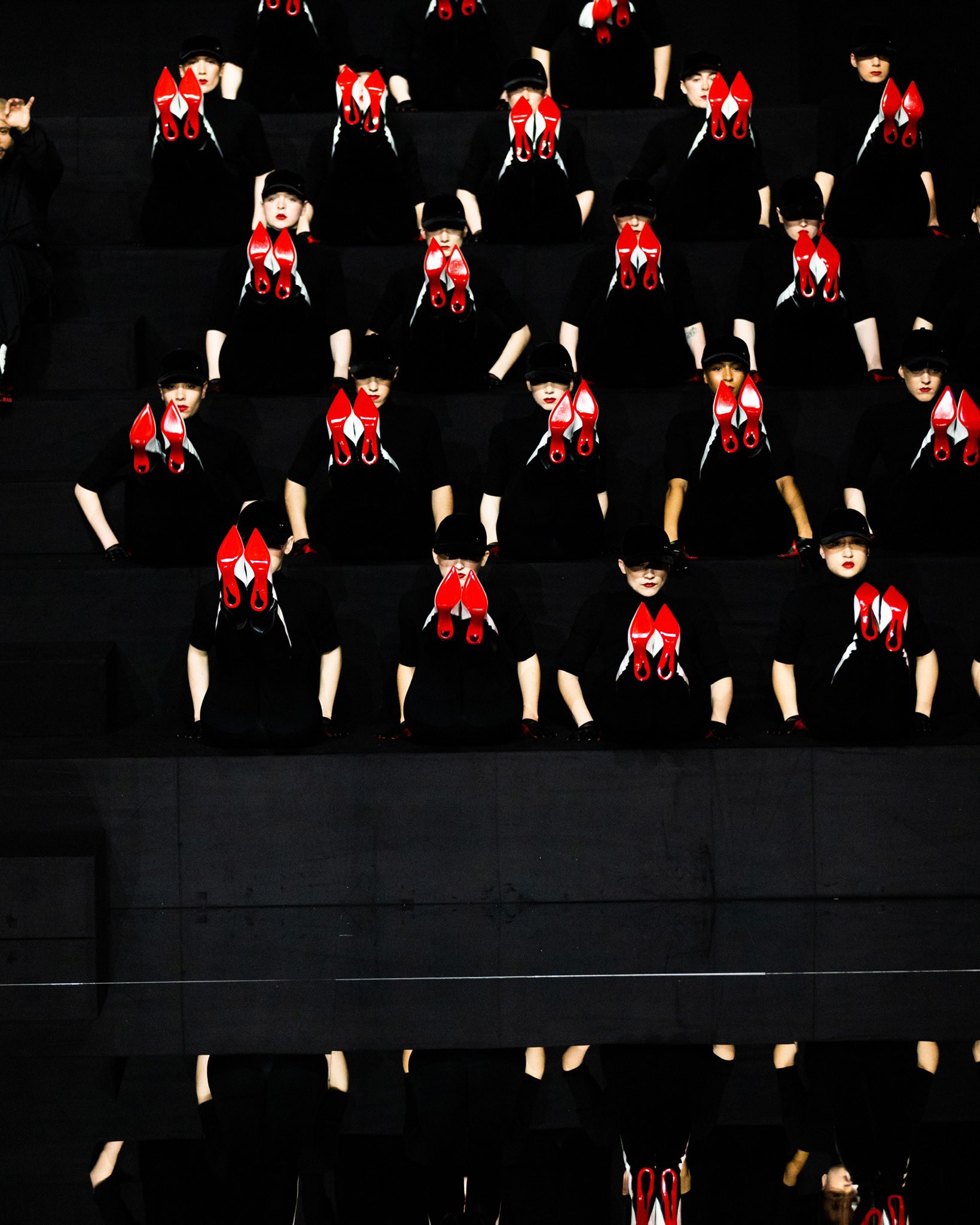 庆祝“红底鞋”诞生30周年，Christian Louboutin 在巴黎喜歌剧院发布2023秋冬女士系列