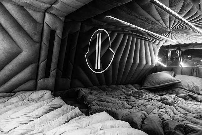 打造“与世隔绝”的静音睡眠舱，Moncler 联手 Rick Owens 跨界创新