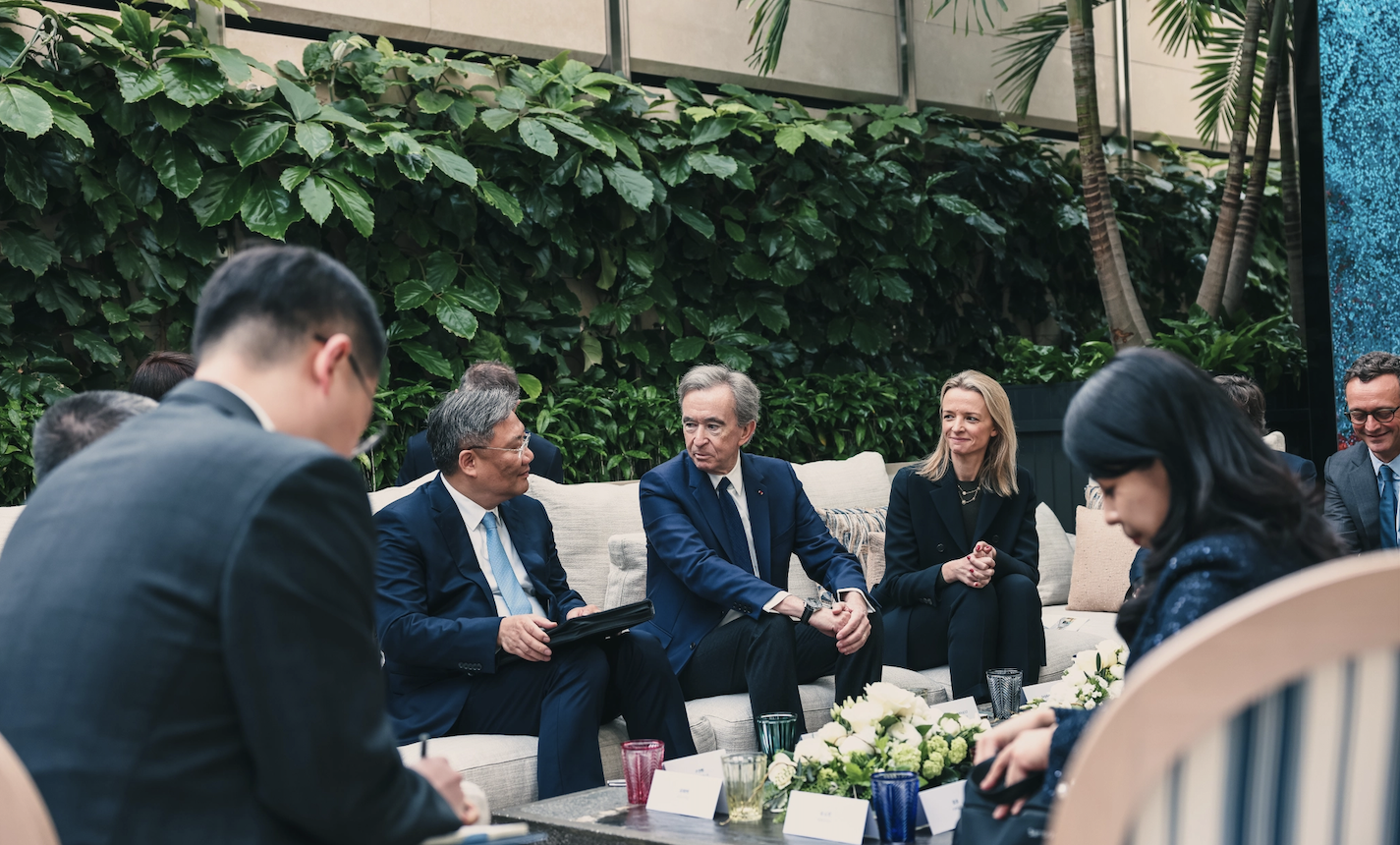 LVMH、爱马仕等法国企业高管团队与中国商务部部长在巴黎会面