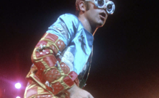 英国国宝级歌手Elton John 全球告别巡演接近尾声，Selfridges 开设主题快闪店