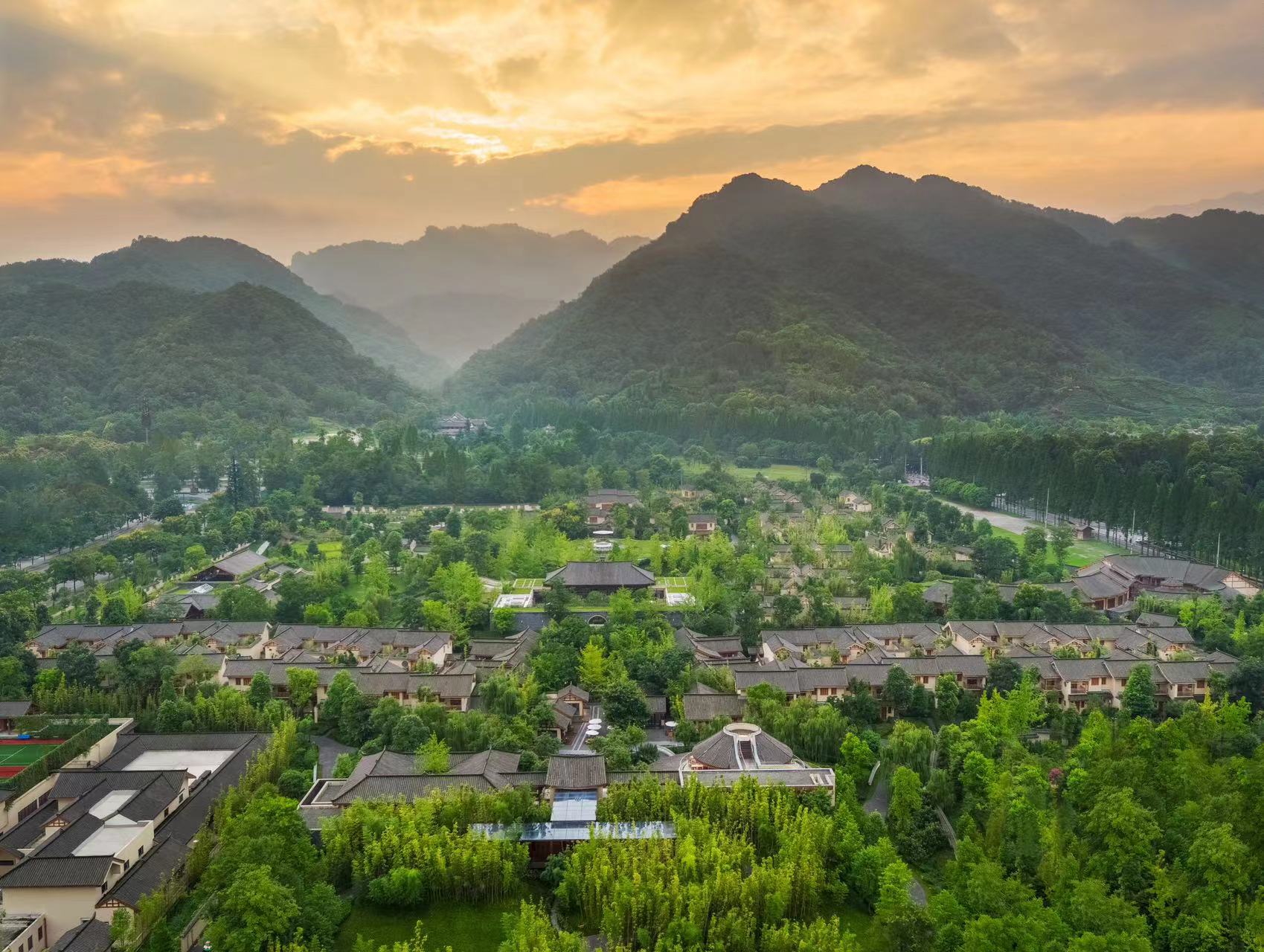 青城山下，六善 Six Senses 如何在奢华酒店里创作“可持续”的田园诗？