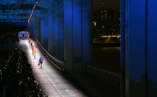 路易威登首场早秋女装秀在首尔地标性建筑潜水大桥举办