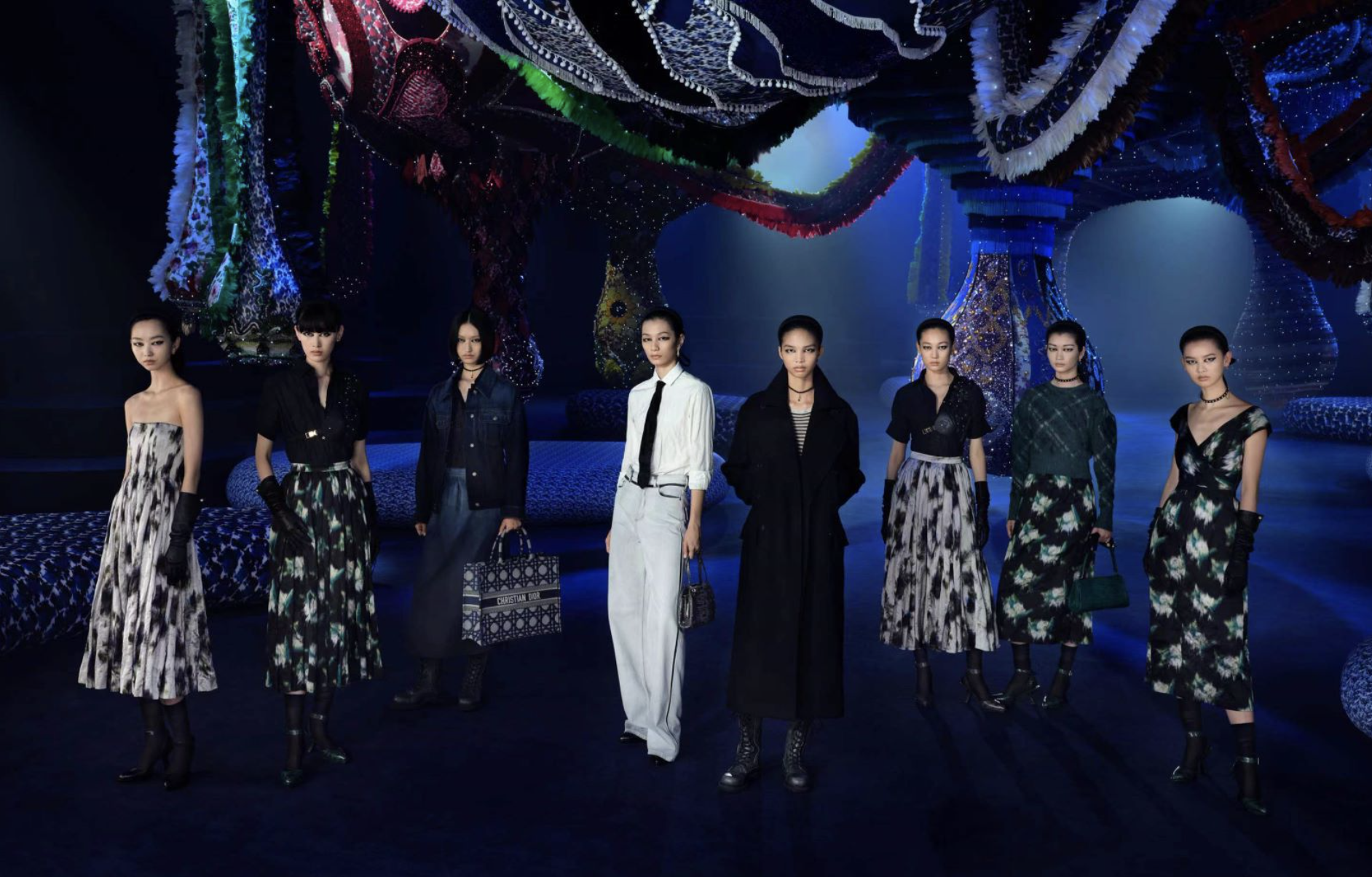 Dior 于深圳举办2023秋冬成衣系列大秀
