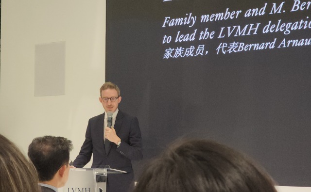 率 LVMH 代表团出席上海进博会，他是谁？
