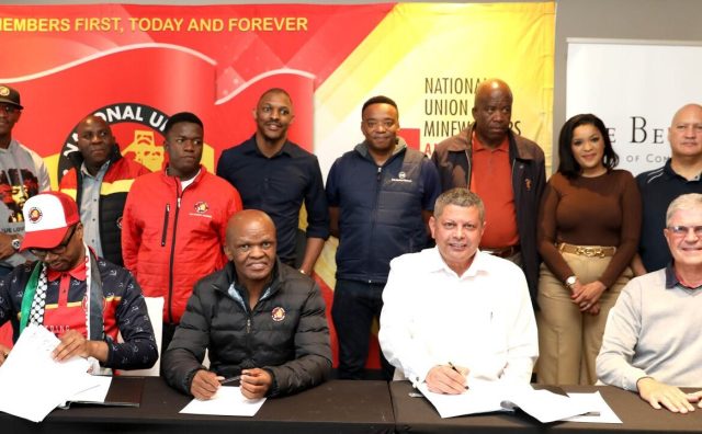 钻石巨头戴比尔斯与南非矿工工会签署加薪协议，月薪最低7000元人民币