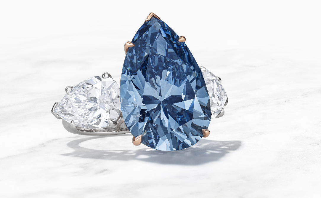 拍卖史上最大无瑕艳彩蓝钻 Bleu Royal 以近4400万美元价格成交