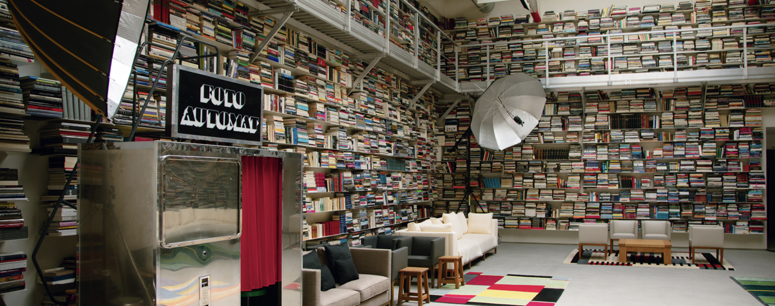 被 Chanel公司收购两年后，Karl Lagerfeld生前创办的书店全新亮相